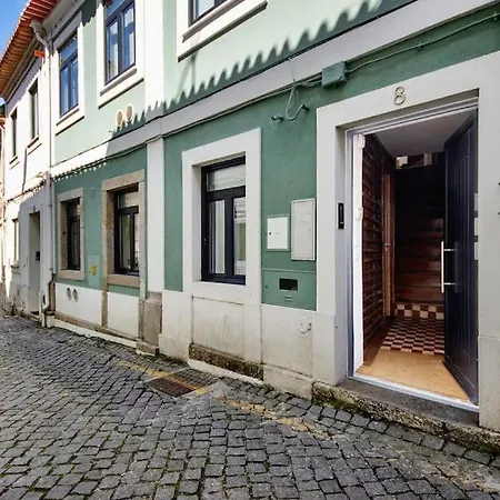 Spacious In Center In Lively Area Aveiro
