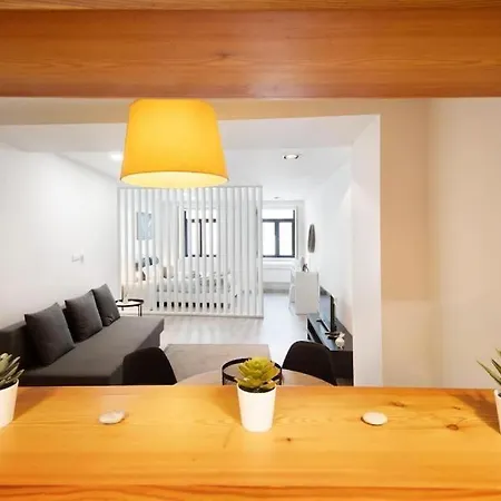Spacious In Center In Lively Area Apartman
