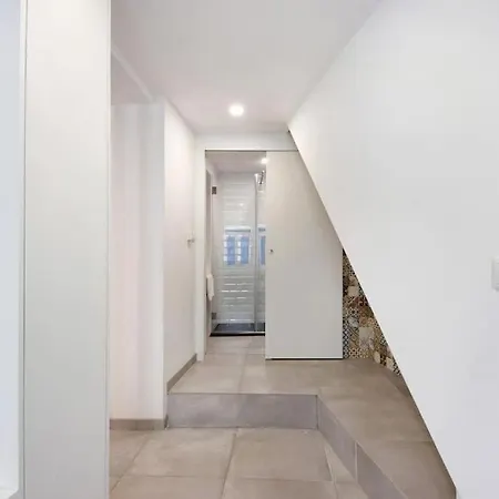 Spacious In Center In Lively Area