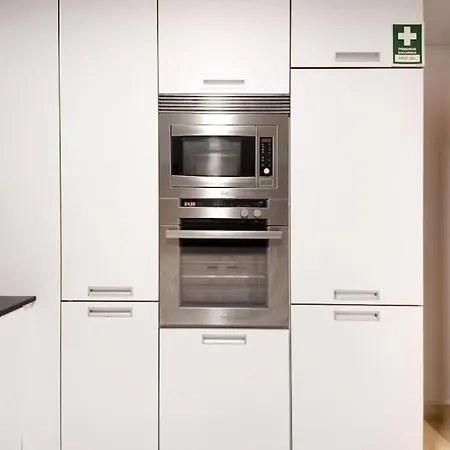 Spacious In Center In Lively Area Apartman Aveiro